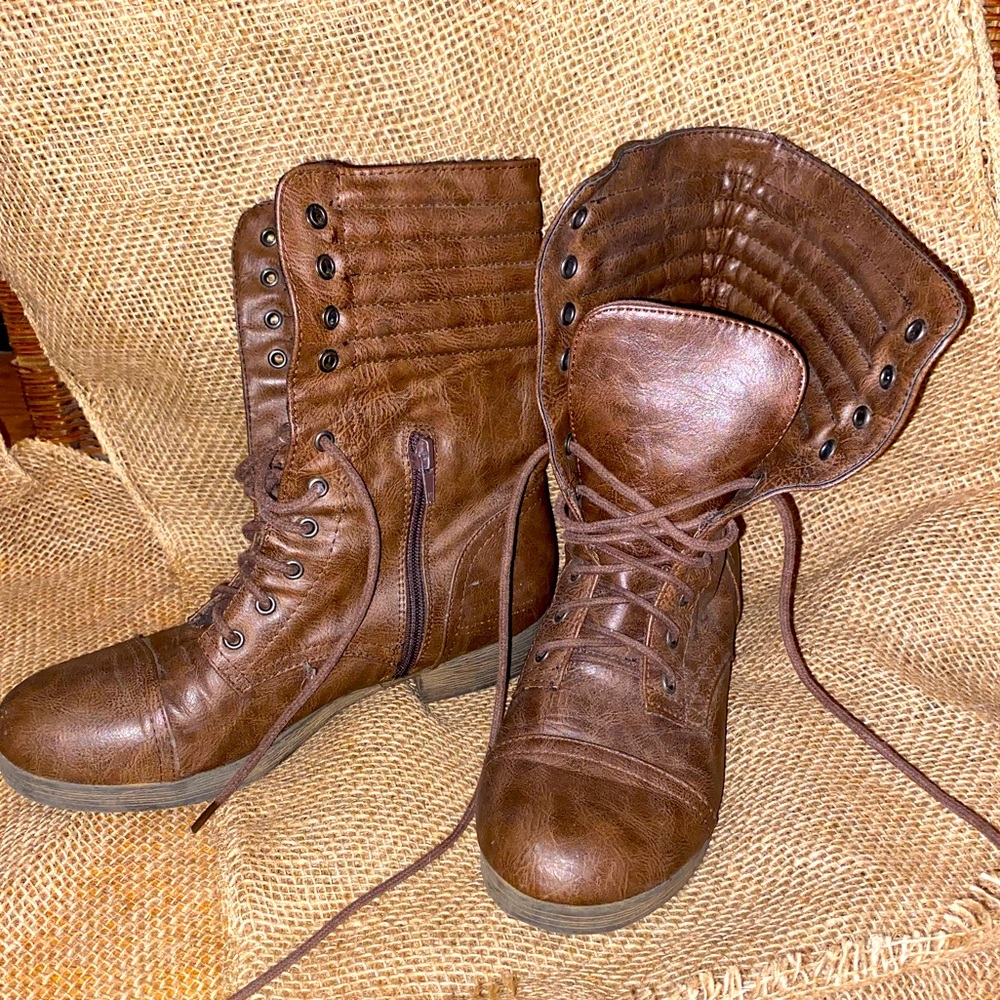 Pink & Pepper — Brown Combat Boot — Size 8.5